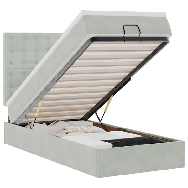 Prikazana fotografija izdelka 1 od 16