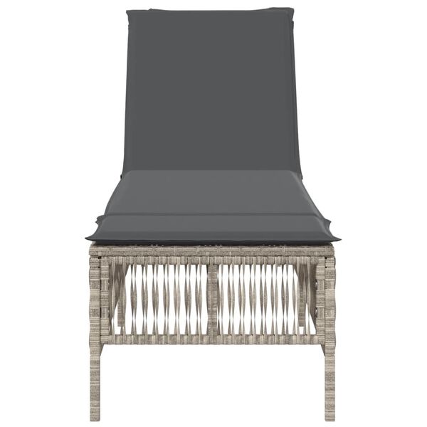 vidaXL Ležalnik z blazino svetlo siv poli ratan