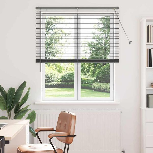 Prikazana fotografija izdelka 2 od 17