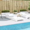 vidaXL Ležalnik bel 205x60x31,5 cm trdna borovina