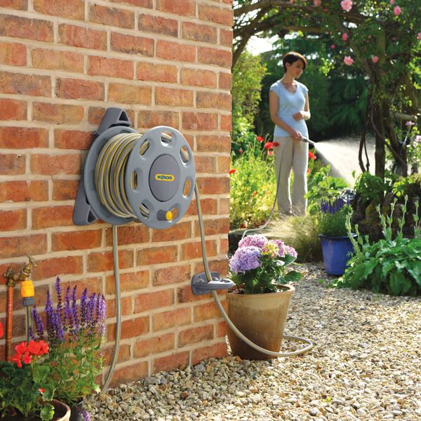 Hozelock Stenski kolut za cev 30 m s 15 m cevjo