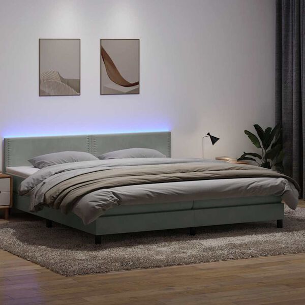 Prikazana fotografija izdelka 2 od 16