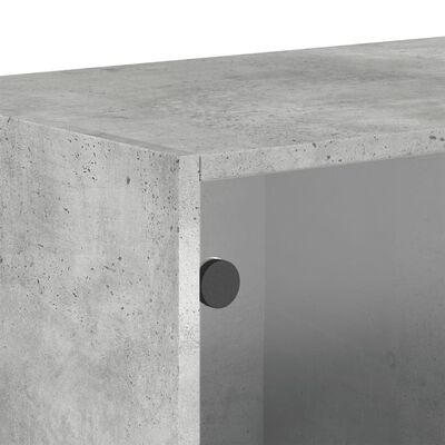 vidaXL Stranska omarica s steklenimi vrati betonsko siva 68,5x37x35 cm
