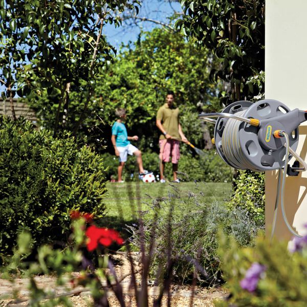 Hozelock Prostostoječi/stenski kolut za cev 60 m s 50 m cevjo