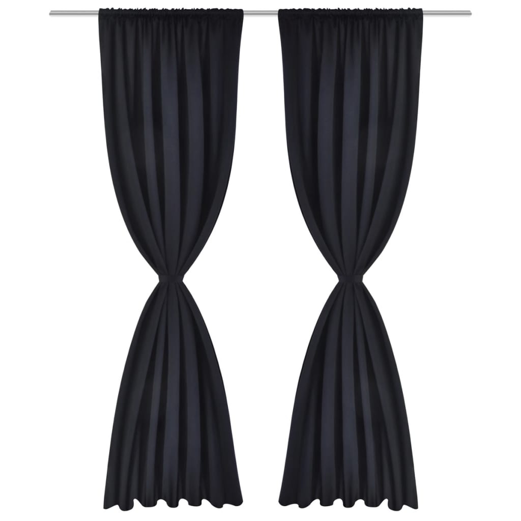 2 kosa črnih zarobljenih zaves z obročki 135 x 245 cm